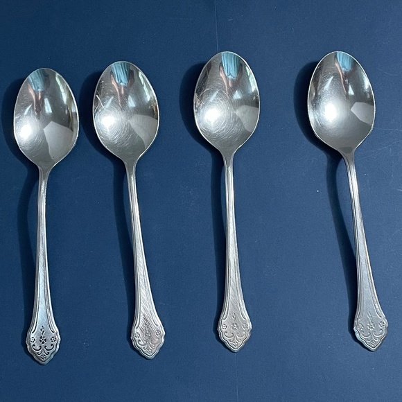 Vintage Oneida Profile Lakewood Pattern 4 Soup Spoons Tablespoons Flatware - Picture 2 of 6